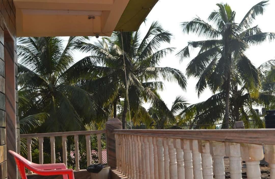 Radhabai Hotel アランボル エクステリア 写真