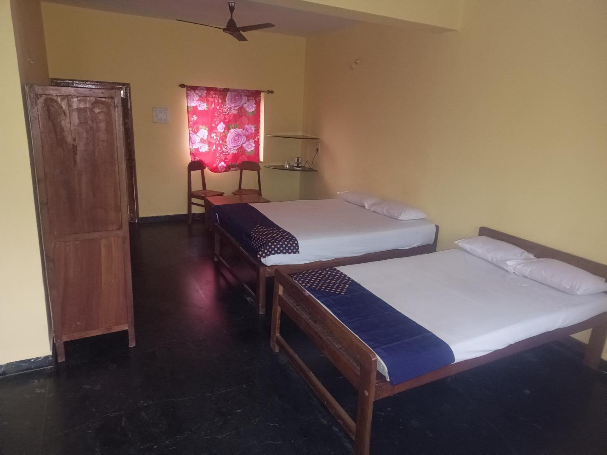 Radhabai Hotel アランボル 部屋 写真