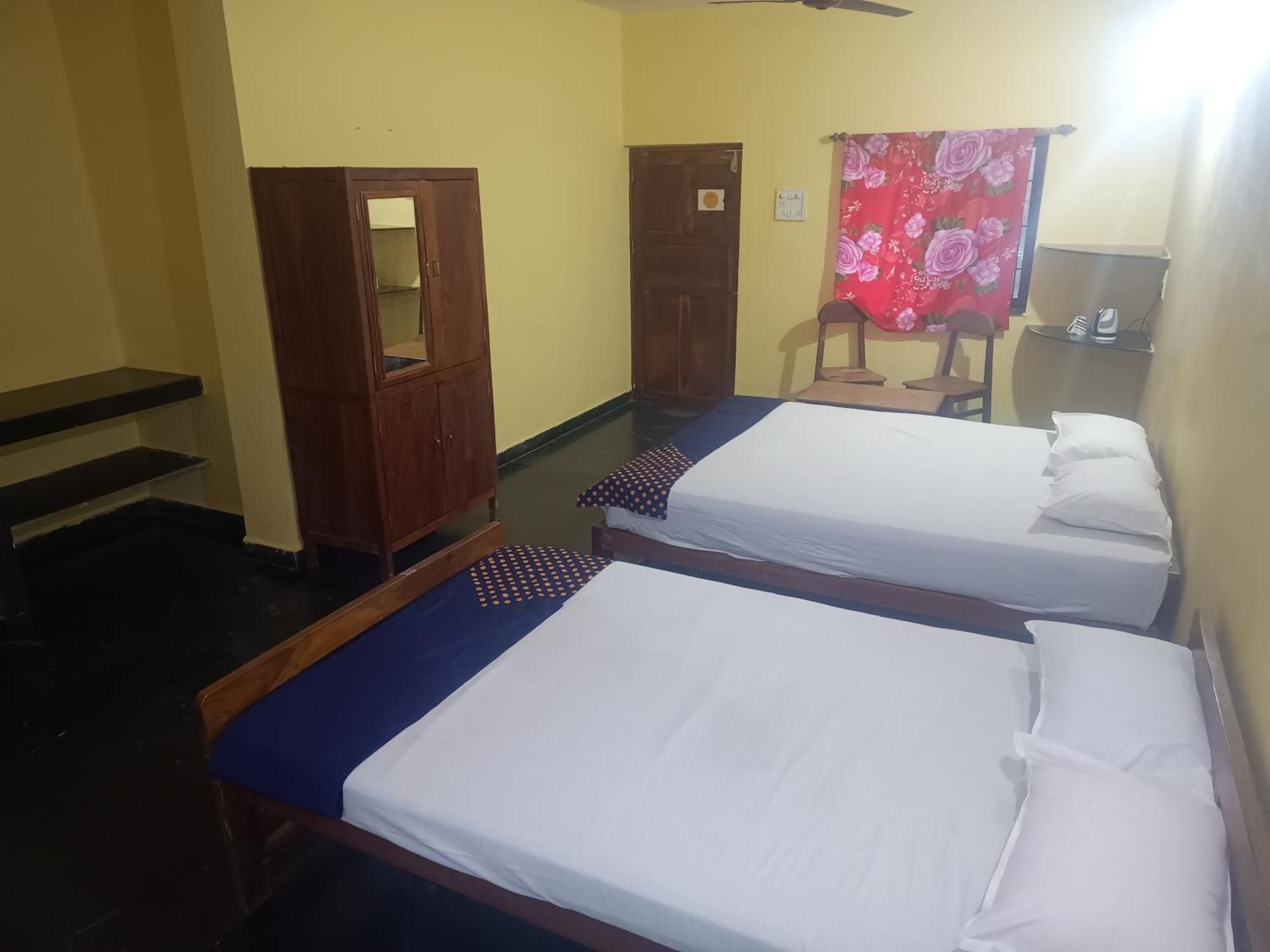 Radhabai Hotel アランボル 部屋 写真